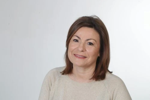 Odmładzające fryzury dla kobiet 50+ – inspiracje oraz akcesoria fryzjerskie